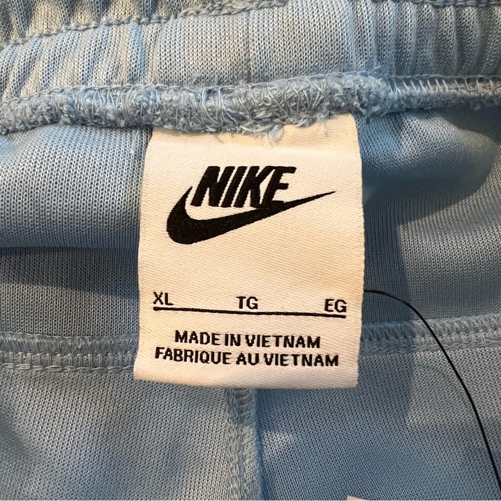 ✔️NWT✔️ NIKE Sportswear Air Max Shorts - Picture 9 of 10